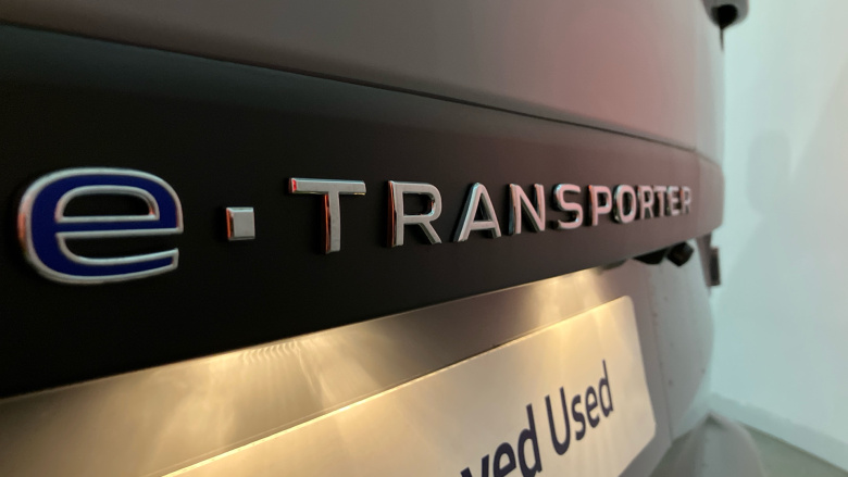 Volkswagen Transporter T32 Swb Electric 160kW 65kWh Commerce Pro Van Auto